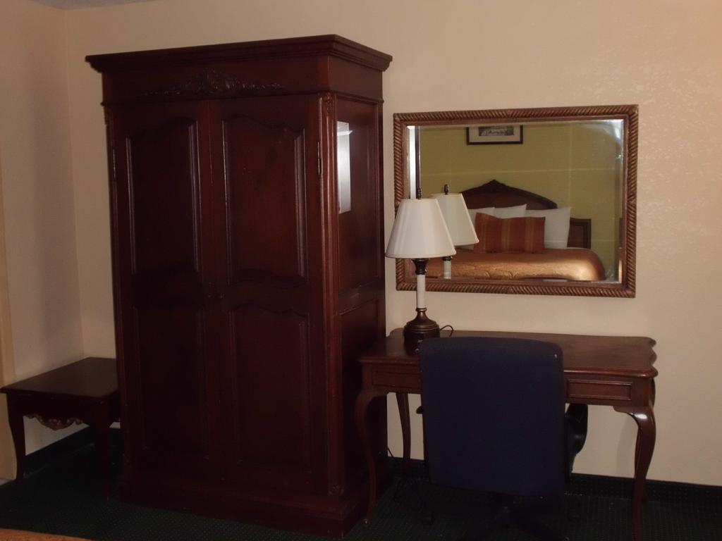 America's & Suites-lakeland Hotel