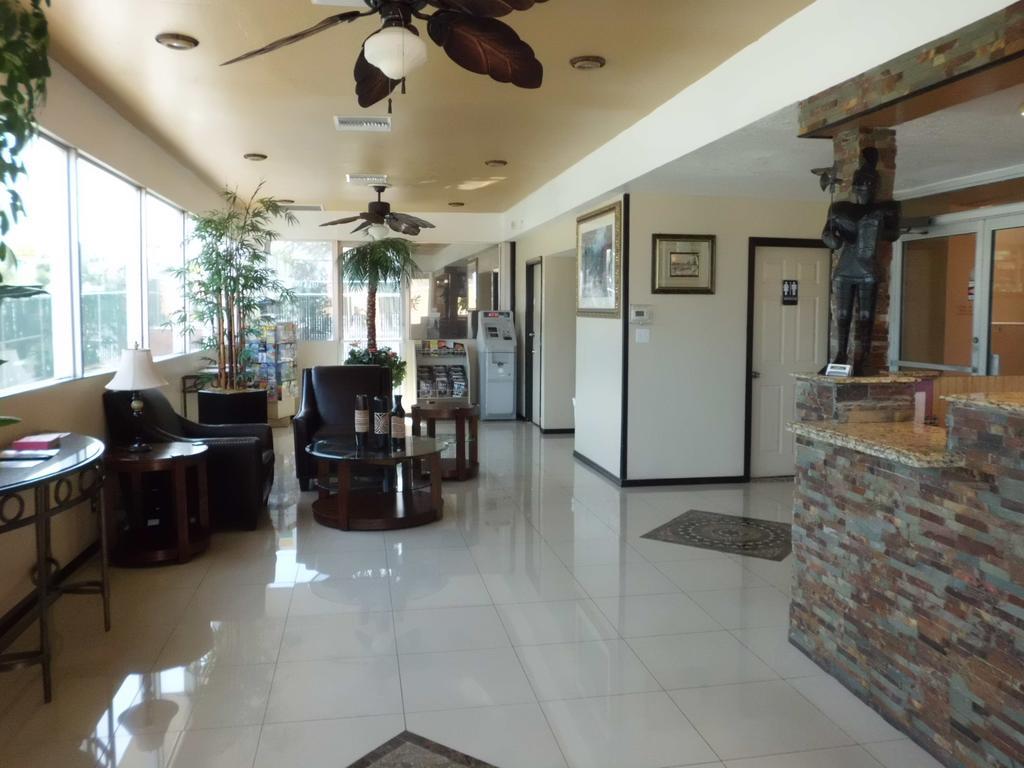 Hotel America's & Suites-lakeland 2*