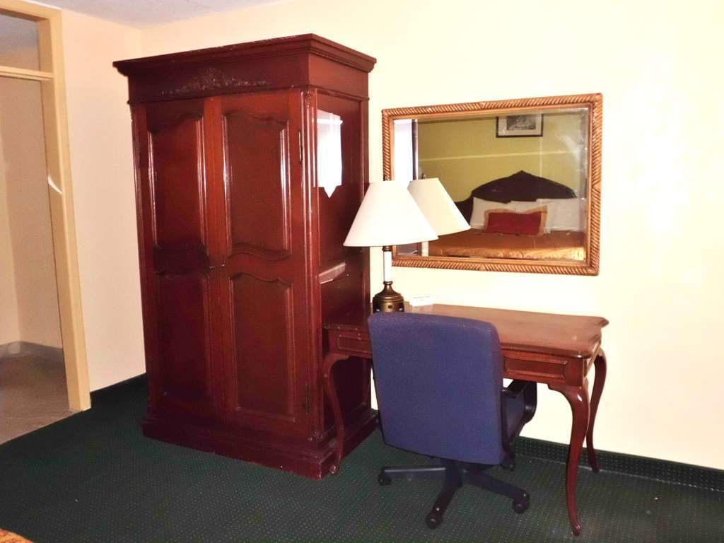 Hotel America's & Suites-lakeland